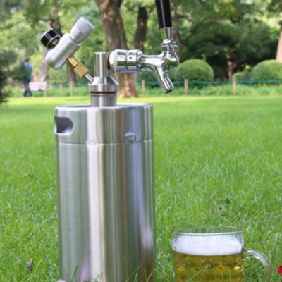 Dispenser and Tap Brewing Mini Beer Growler Keg with Co2 Regulator Charge Kit